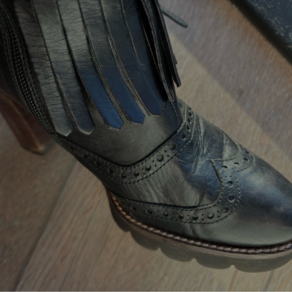 Gorgeous black boots! - Picture 13 of 16